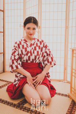 董明珠体验汉服